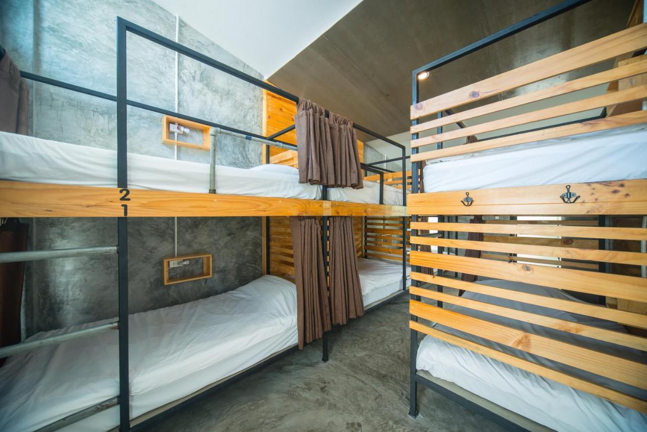 Chillhub Hostel Phuket Pantai Bang Tao Bagian luar foto