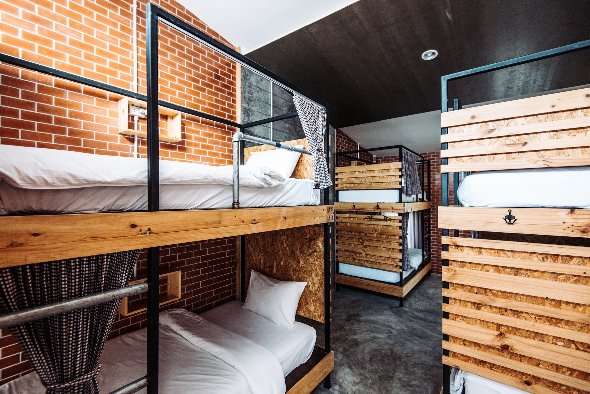 Chillhub Hostel Phuket Pantai Bang Tao Bagian luar foto