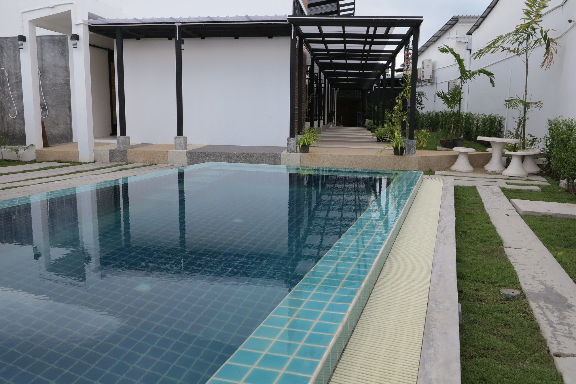 Chillhub Hostel Phuket Pantai Bang Tao Bagian luar foto